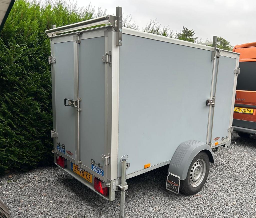 Saris gesloten aanhanger - Ideaal voor transport, Ophalen of Verzenden, Zo goed als nieuw