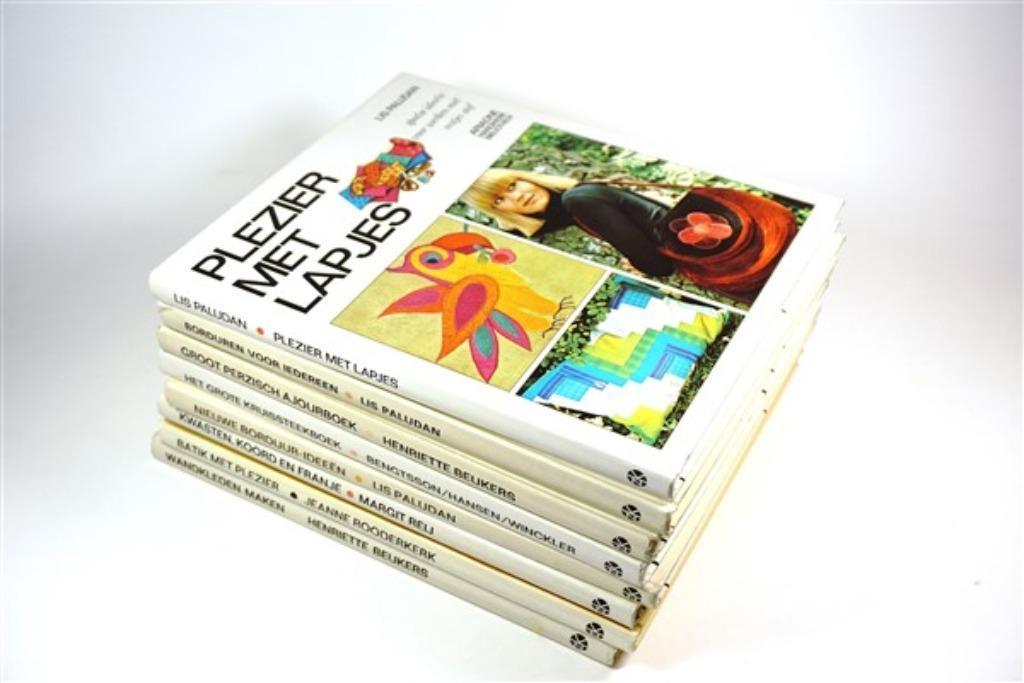 Vintage boeken borduren / naaien / handwerken Ariadne, Ophalen of Verzenden, Gelezen, Studie en Technieken