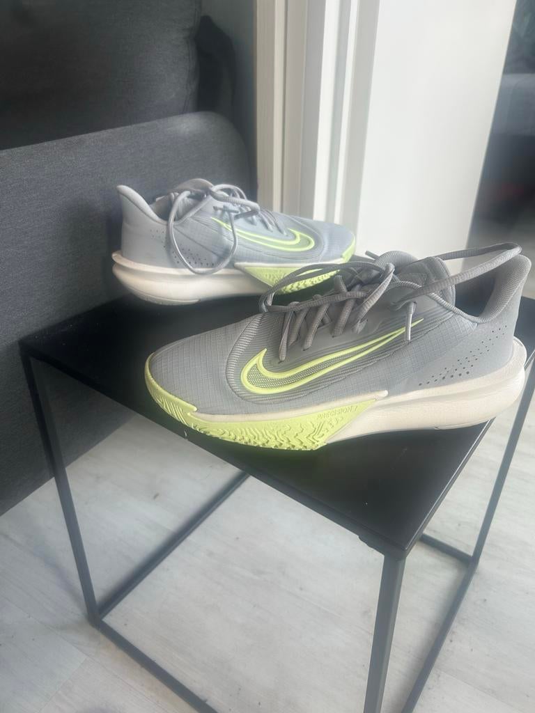 Nike basketbal/korfbal/sportschoenen, Ophalen, Schoenen, Zo goed als nieuw, Jongen