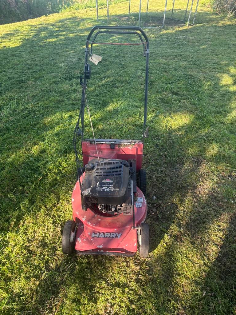 Harry grasmaaier met Briggs & Stratton motor, Cirkelmaaier, Gebruikt, Ophalen of Verzenden, Benzine-grasmaaier