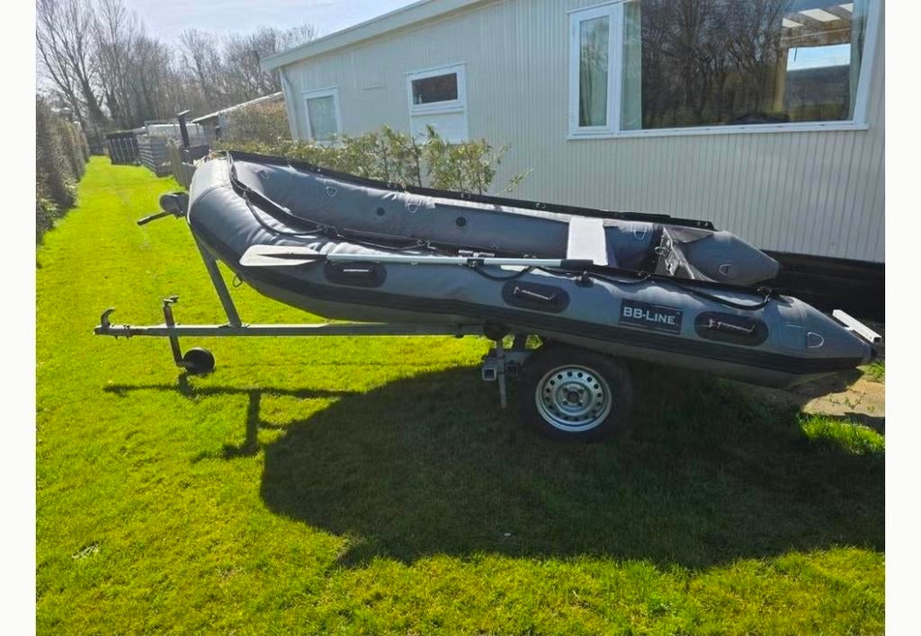 Mooie grijze BB line rubberboot met 6pk motor en trailer, Watersport en Boten, Ophalen, Zo goed als nieuw, Overige typen
