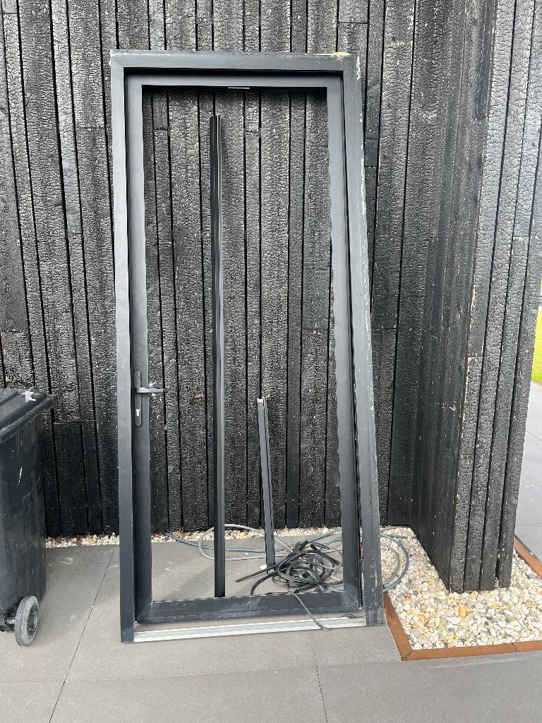 Aluminum kozijn met glazen deur, Doe-het-zelf en Verbouw, Kozijnen en Schuifpuien, Deurkozijn, Aluminium, Zo goed als nieuw, 150 tot 225 cm