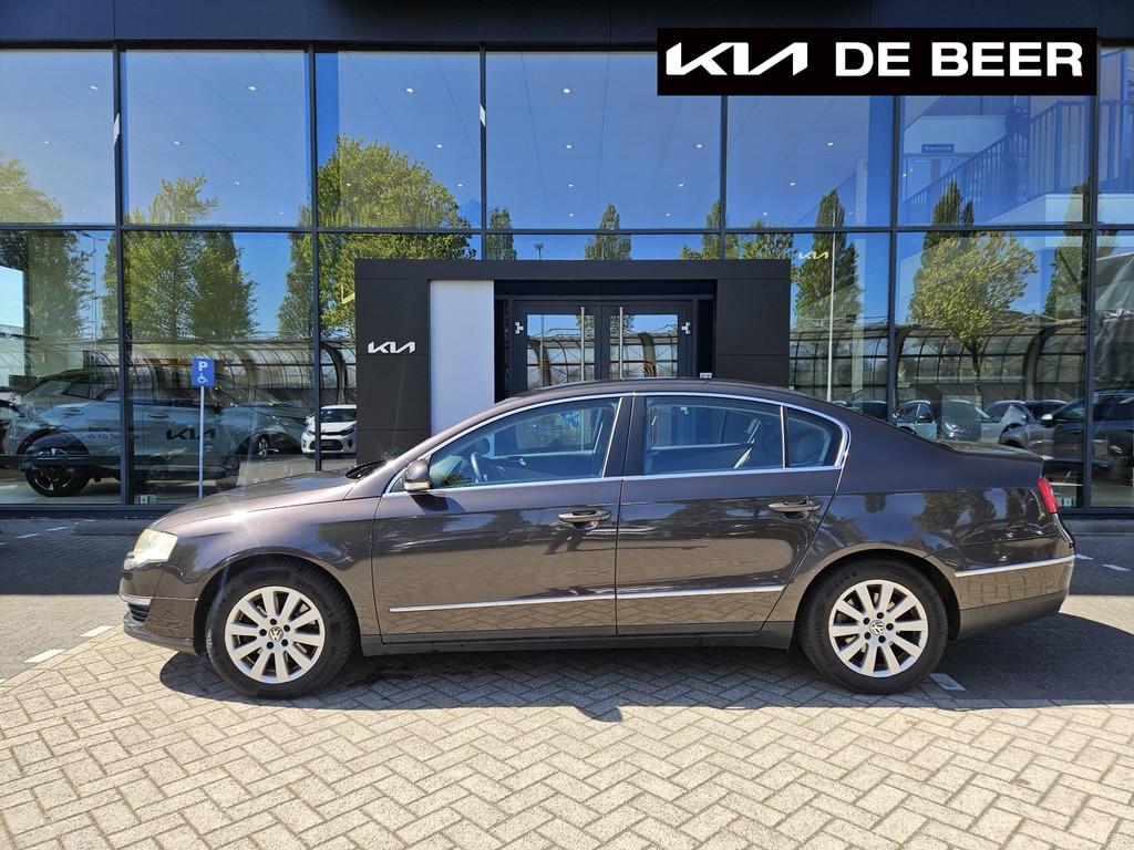 VOLKSWAGEN Passat 1.6 FSI 85KW Highline (Handel/ Export), 13 km/l, Gebruikt, Beige, 4 cilinders