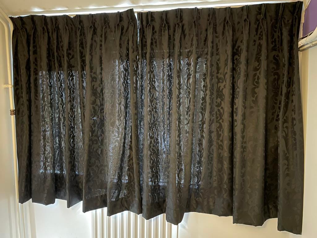Zwarte gordijnen met jaquard / damast design, Damast, Ophalen of Verzenden, Zo goed als nieuw, 200 cm of meer