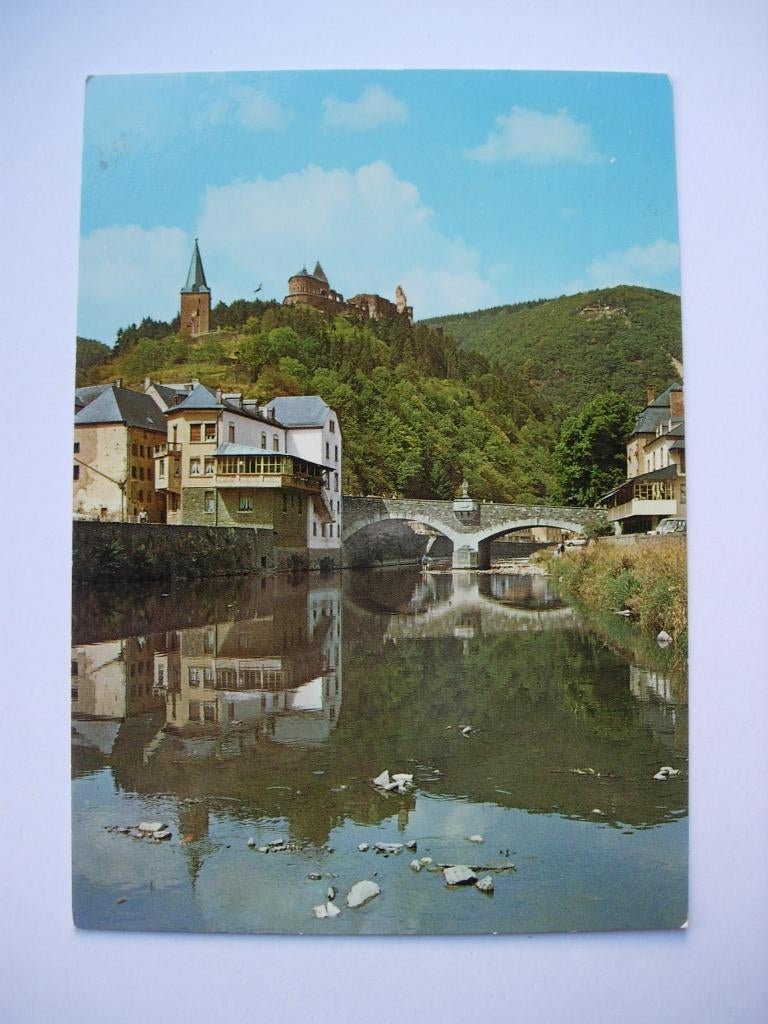 ansichtkaart Vianden. De brug over de Our en het kasteel, Verzenden, 1960 tot 1980, Ongelopen, België en Luxemburg