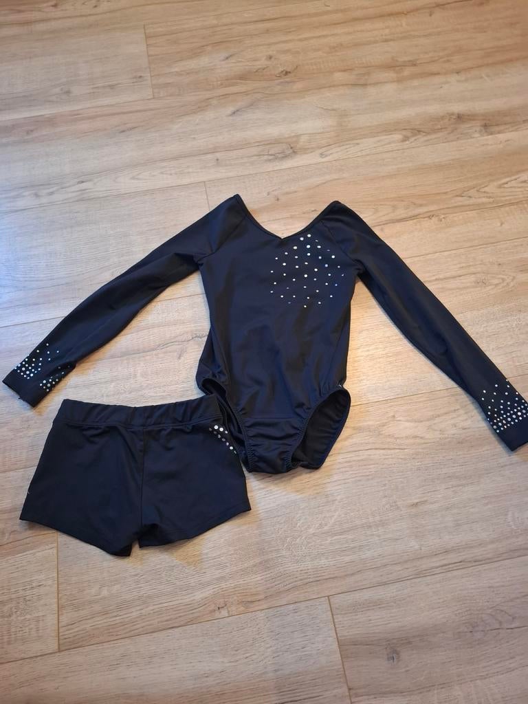 Turnpakje met broek maat 134, Kindermaat 122 t/m 140, Ophalen of Verzenden, Zo goed als nieuw, Turnpak(je)