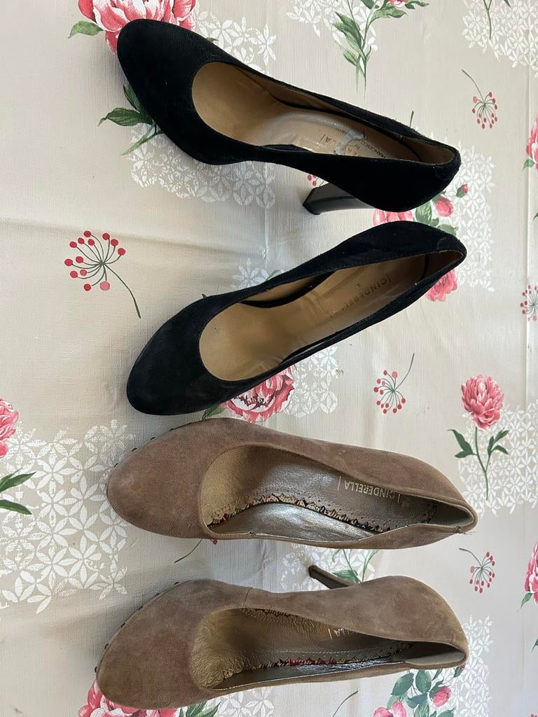 Cinderella Suede Pumps - Zwart & Bruin maat 38, Kleding | Dames, Schoenen, Ophalen of Verzenden, Gedragen, Zwart, Pumps