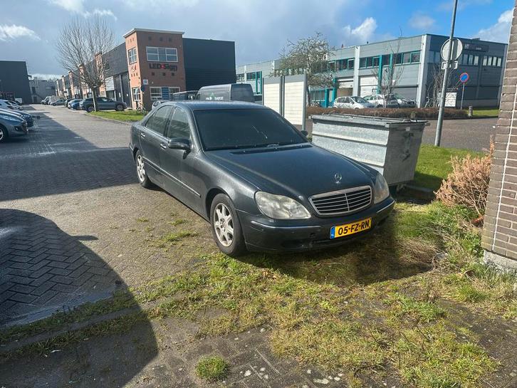 Mercedes-Benz S-Klasse S320 AUT 2000 Grijs licht BRANDSCHADE, Auto's, Mercedes-Benz, Bedrijf, S-Klasse, Benzine, Sedan, Automaat