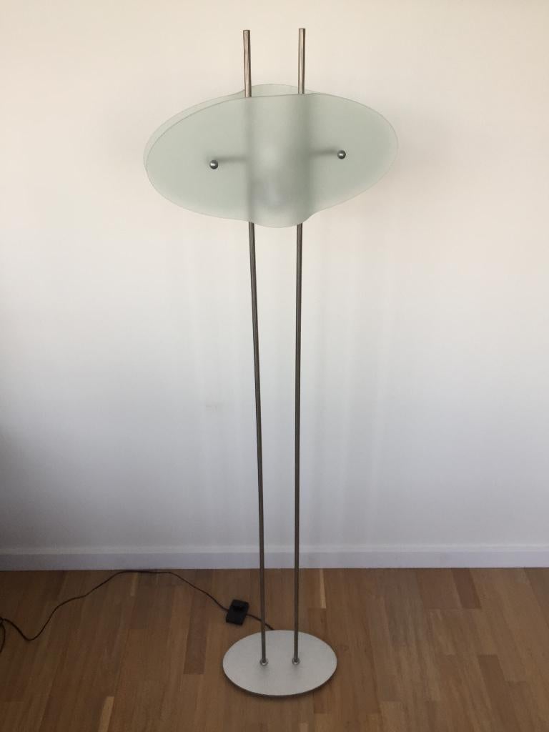 Modern design vloerlamp metaal mat glas Hala Zeist, Huis en Inrichting, Lampen | Vloerlampen, Ophalen, Hala Zeist, Gebruikt, Glas