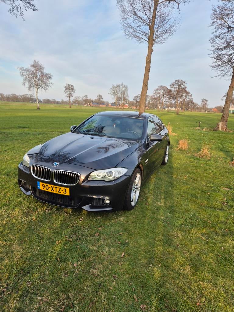 BMW 5-Serie 3.0 535I Xdrive AUT 2012 Grijs, Automaat, Lederen bekleding, Zwart, 2000 kg