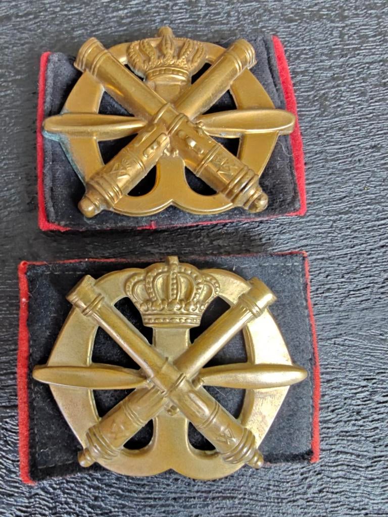 Baretembleem Luchtdoelartillerie oude slag, Verzamelen, Ophalen of Verzenden, Landmacht, Nederland, Embleem of Badge