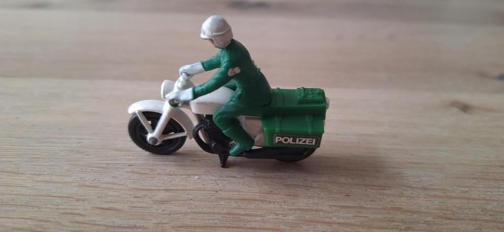 Matchbox superfast  Police motor cyclist, Hobby en Vrije tijd, Modelauto's | Overige schalen, Ophalen of Verzenden, Zo goed als nieuw