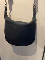 Stijlvolle zwarte PU crossbody schoudertas met flap., Ophalen of Verzenden, Nieuw, Zwart, Schoudertasje