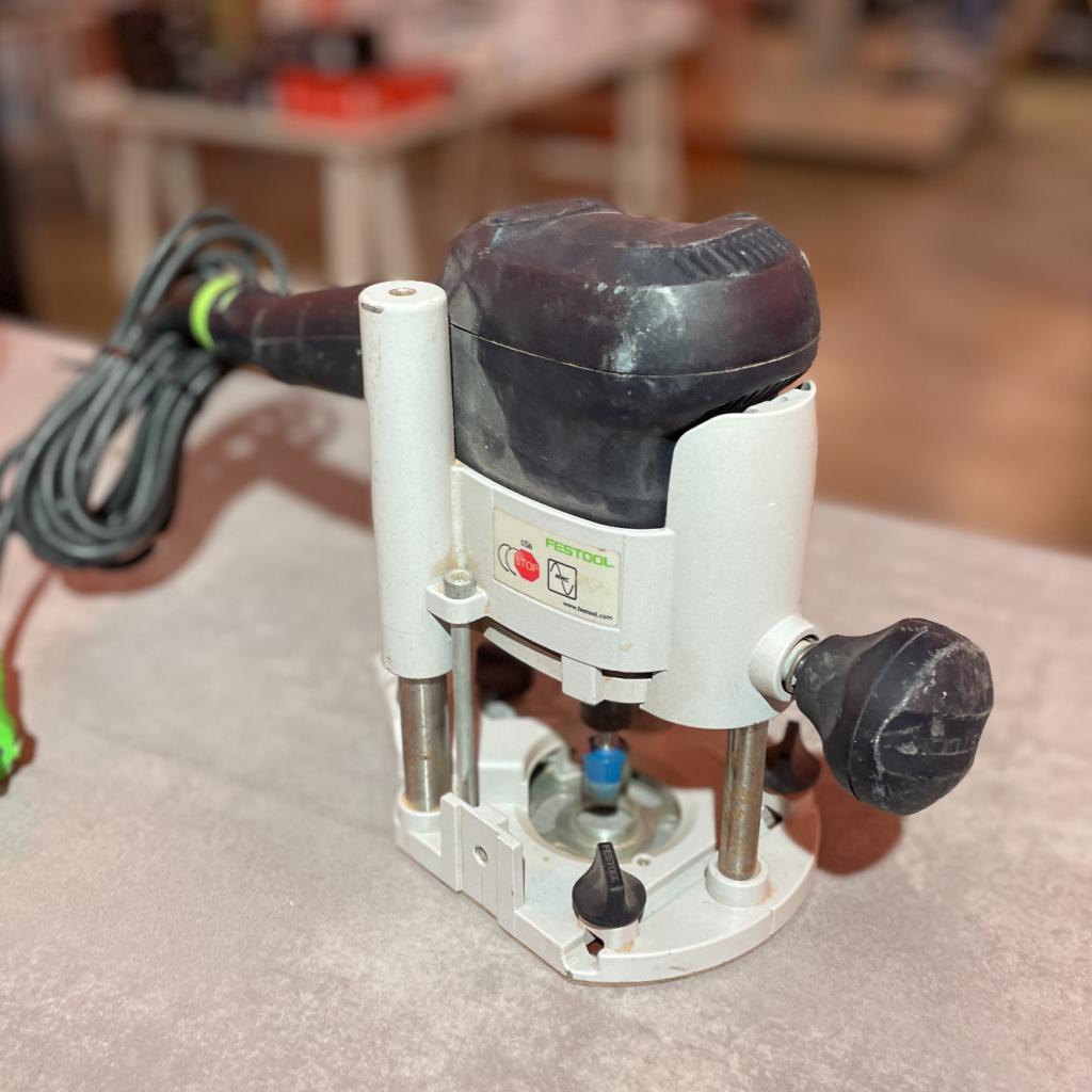 Festool OF 1010 EBQ Bovenfrees | Met garantie, Festool, Zo goed als nieuw, Support@festool.com, Festool GmbH, Wertstraße 20, 
73240 Wendlingen
Germany