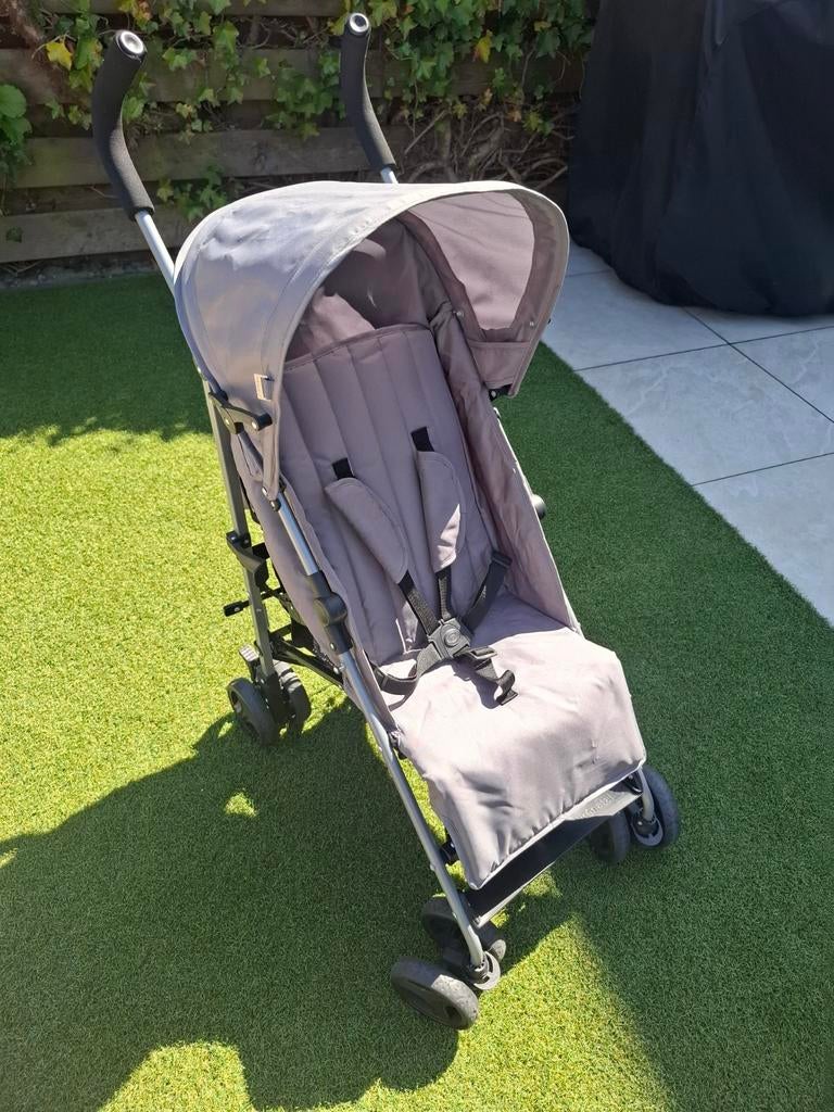 Compacte grijze buggy met ligstand en zonnekap, Kinderen en Baby's, Buggy's, Gebruikt, Overige merken, Verstelbare rugleuning