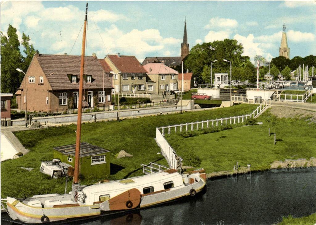 Groeten uit Medemblik - gezicht op - boot kerk - gelopen, Ophalen of Verzenden, Voor 1920, Gelopen, Noord-Brabant