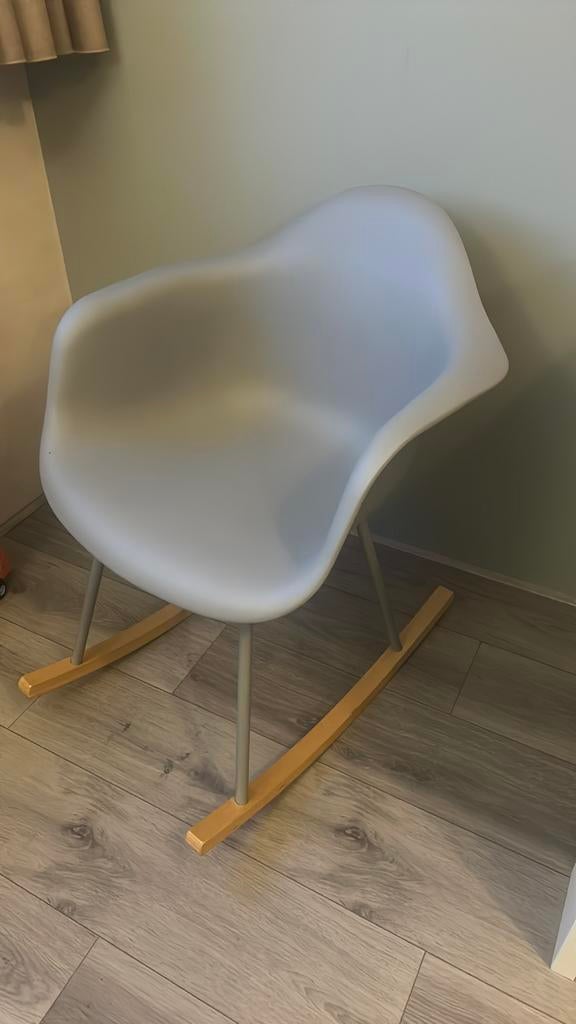 Ruime plastic schommelstoel, Ophalen, Kunststof, Wit, Zo goed als nieuw