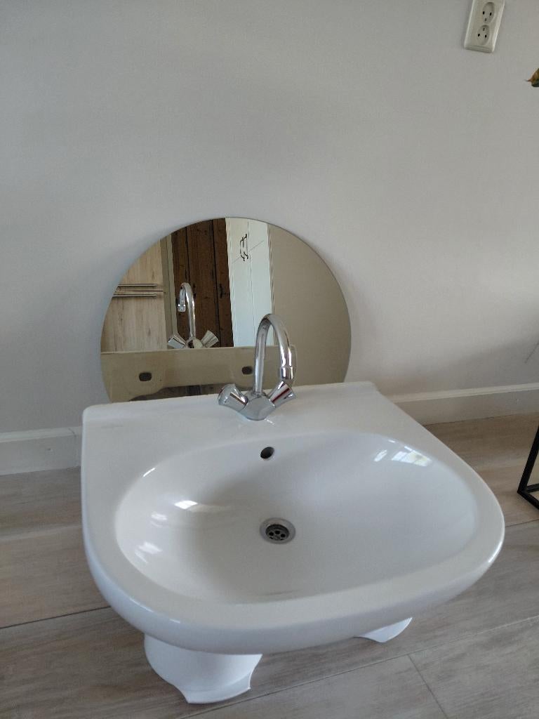 Villeroy en Boch wastafel, Doe-het-zelf en Verbouw, Sanitair, Ophalen, Zo goed als nieuw, Wastafel