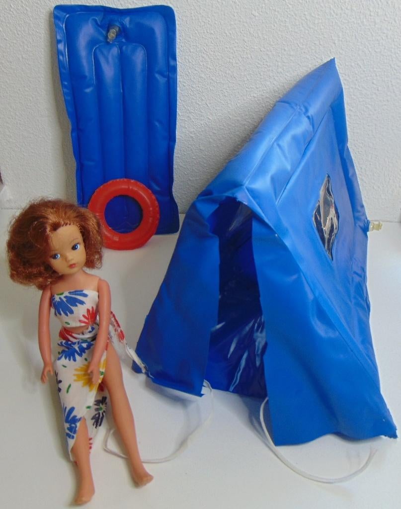 Sindy Barbie opblaas tent met Barbeque, Verzamelen, Poppen, Ophalen of Verzenden, Zo goed als nieuw, Accessoires