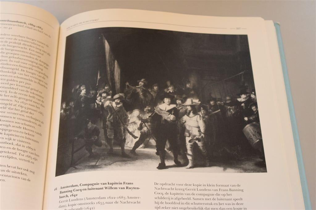 Dik boek Schutters in Holland. Kracht en zenuwen vd stad., Ophalen of Verzenden, Gelezen