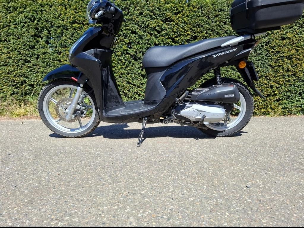 Honda Vision motorscooter - Km. Stand 15887. Als nieuw!, Particulier