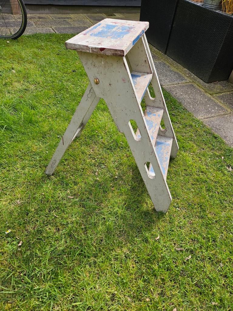 Houten trapje, Ophalen