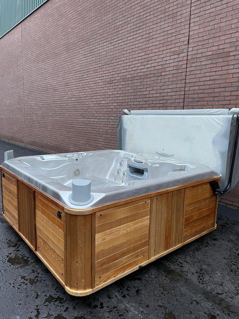 Coast Spa - Spa Life Pacific in topstaat, Tuin en Terras, Bubbelbaden en Hottubs, Ophalen, Zo goed als nieuw