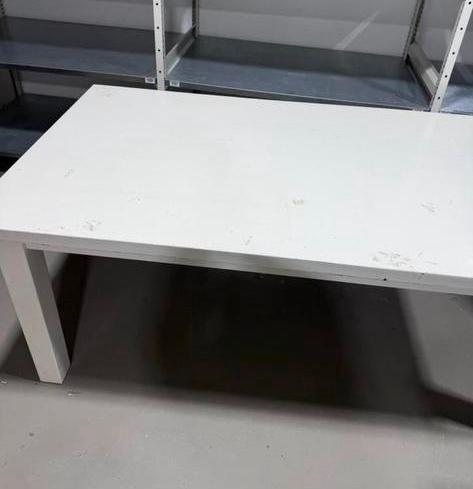 Witte tafel, ideaal voor werkplaats of hobbyruimte, Huis en Inrichting, Tafels | Eettafels, Overige materialen, Gebruikt, 150 tot 200 cm