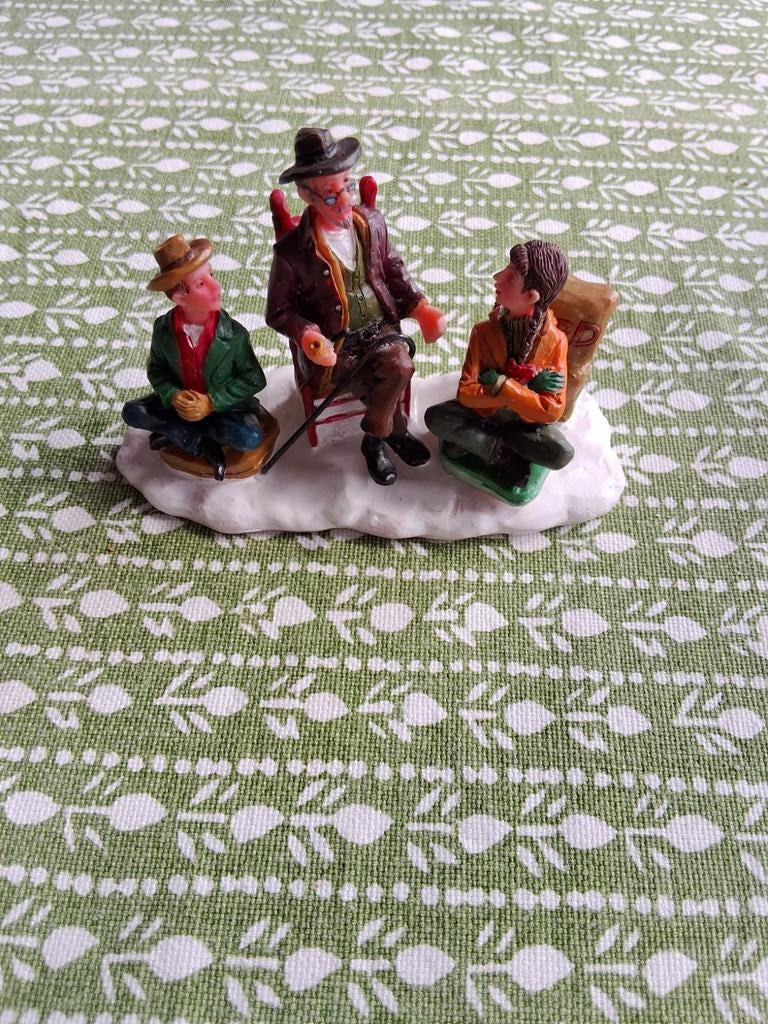 Lemax Tall Tales #22578 - Grootvader vertelt verhalen, Ophalen of Verzenden, Zo goed als nieuw