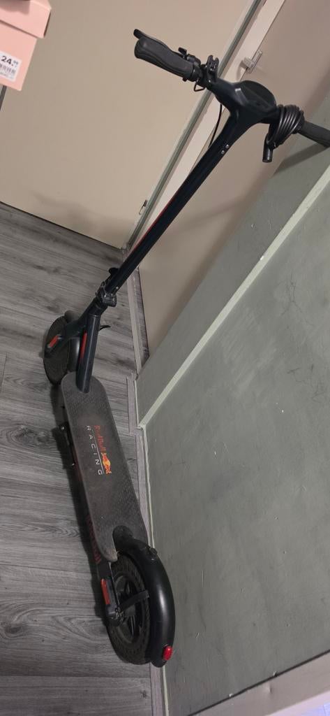 Elektrische step - Red Bull Racing editie, Fietsen en Brommers, Steps, Gebruikt, Elektrische step (E-scooter), Ophalen