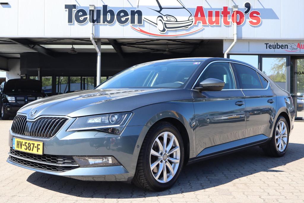 Skoda Superb 2.0 TDI Style Business | Adaptive Cruise | Trek, Auto's, Skoda, Stof, Gebruikt, 4 cilinders, Origineel Nederlands