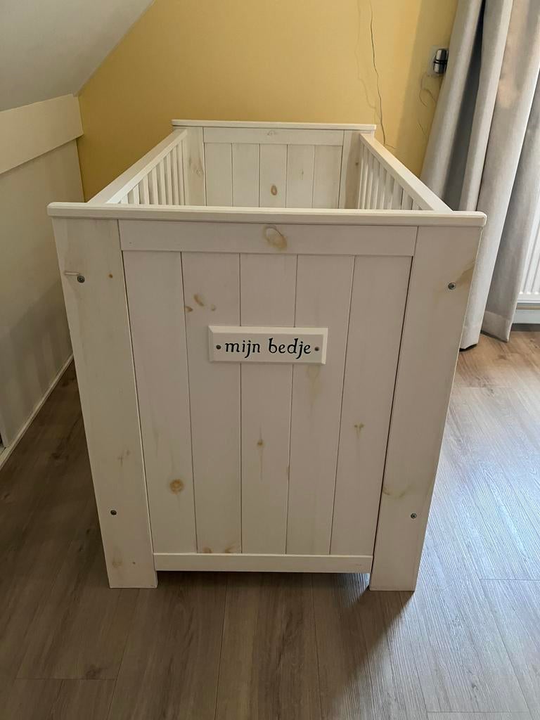 Babykamer compleet meubelset bed commode kast, Kinderen en Baby's, Kinderkamer | Complete kinderkamers, Ophalen, Zo goed als nieuw