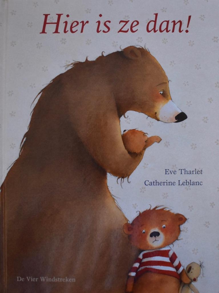 Eve Tharlet: Hier is ze dan! (De vier windstreken), Boeken, Fictie algemeen, Jongen of Meisje, Ophalen of Verzenden, Zo goed als nieuw