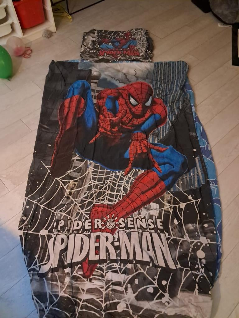 Spiderman dekbedovertrek 140 x 200 mooie staat, Kinderen en Baby's, Kinderkamer | Beddengoed, Ophalen of Verzenden, Zo goed als nieuw