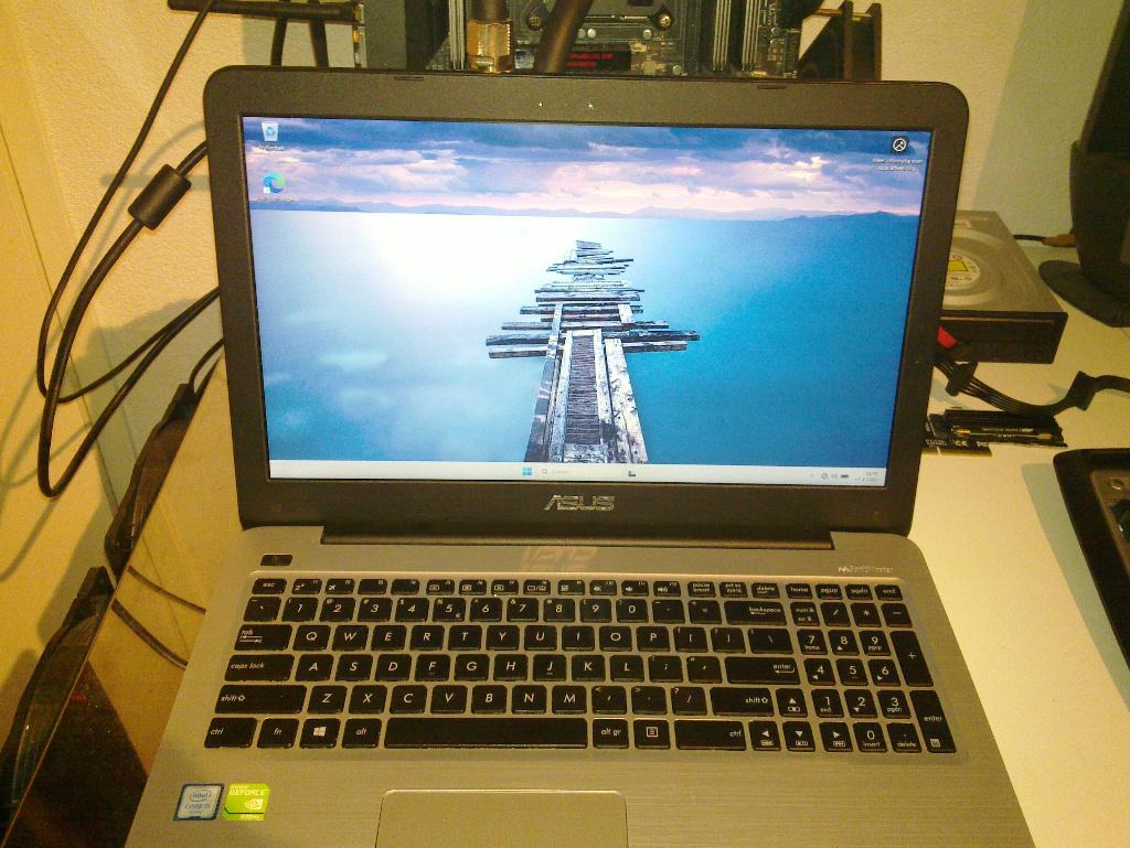 ASUS R558U laptop, Ophalen, 2 tot 3 Ghz, 15 inch, Zo goed als nieuw