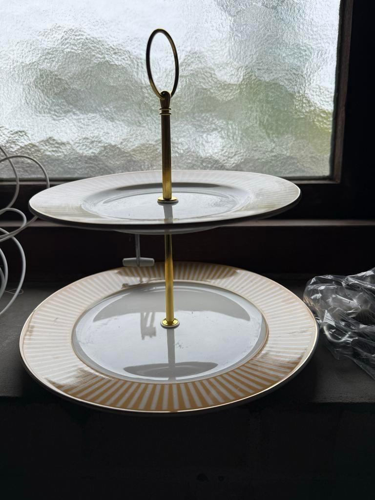 Etagère voor high tea - 2 laags - Goud/Wit - 10 stuks, Keramiek, Overige typen, Ophalen of Verzenden, Zo goed als nieuw