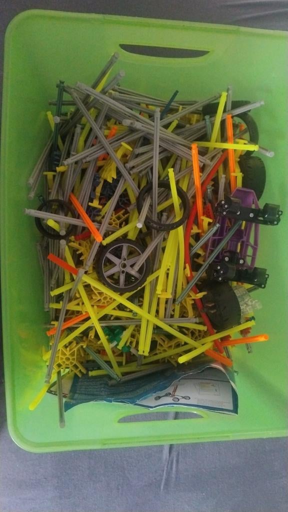 Grote doos K'nex bouwblokken met wielen, Kinderen en Baby's, Speelgoed | Bouwstenen, Ophalen of Verzenden, Gebruikt, K'nex