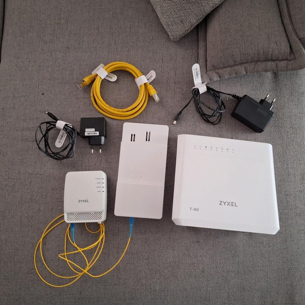Internet modem pakket - Zyxel T-50 en Fiber Bridge, Ophalen of Verzenden, Gebruikt, Router met modem, Zyxel