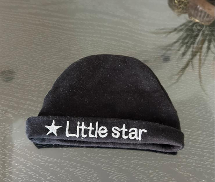 Newborn mutsje zwart met 'Little Star' opdruk, Kinderen en Baby's, Babykleding | Mutsen, Sjaals en Wanten, Maat 50, Jongetje of Meisje
