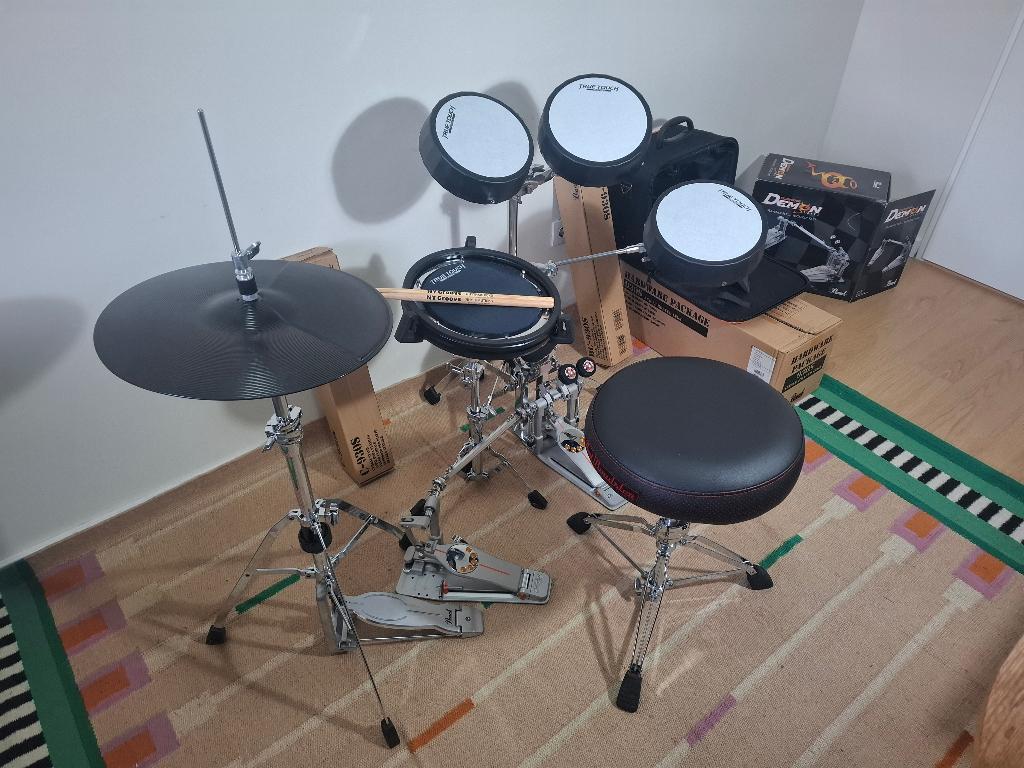 Complete Silent Drum Kit: Tama & Pearl Combinatie, Muziek en Instrumenten, Drumstellen en Slagwerk, Ophalen, Gebruikt, Pearl