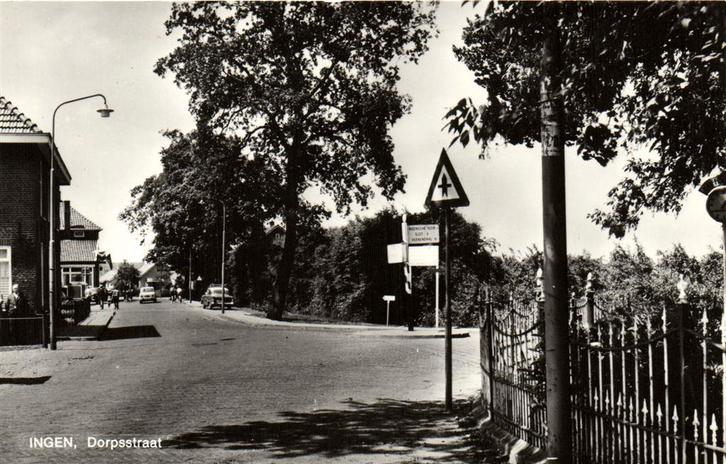 Ingen, Dorpsstraat - auto - ongelopen, Verzamelen, Ansichtkaarten | Nederland, Ongelopen, Noord-Brabant, Voor 1920, Ophalen of Verzenden