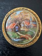 Vintage Limoges Broche - Handgeschilderd Dorpsgezicht, Sieraden, Tassen en Uiterlijk, Antieke sieraden, Verzenden, Overige materialen