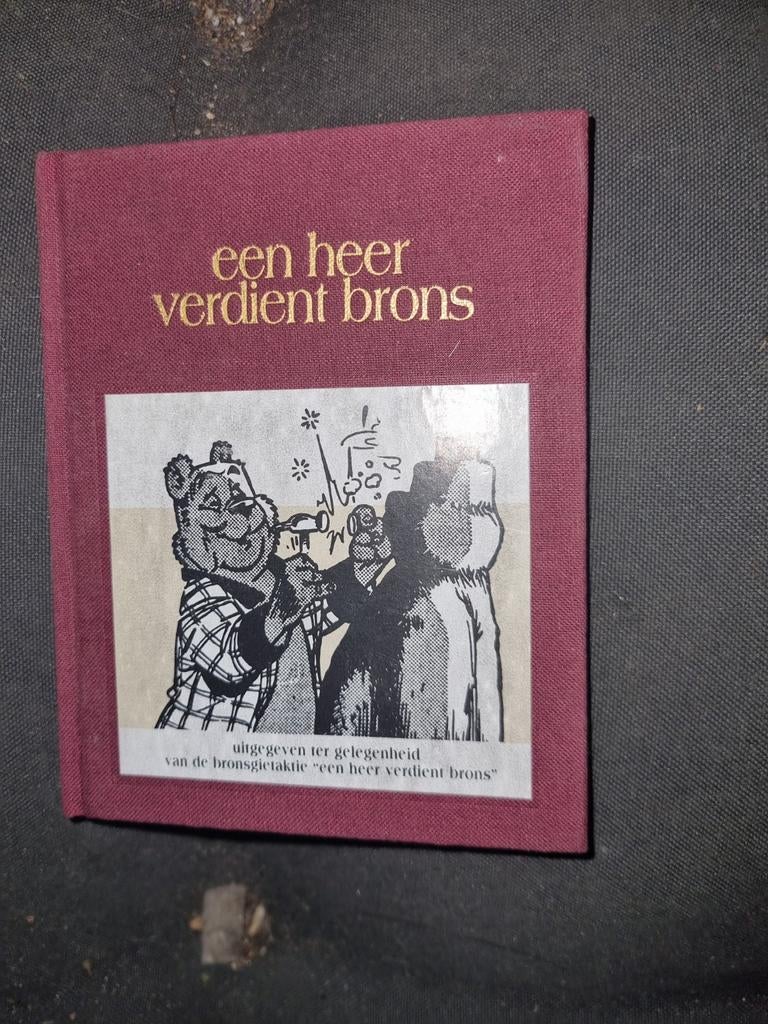 Een heer verdient tom poes brons - Bronsgietaktie boek, Ophalen of Verzenden, Gelezen, Onbekend