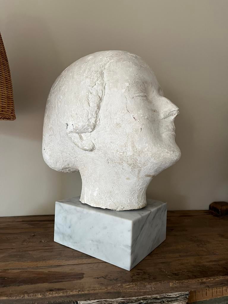 Groot stenen hoofd **het geruite roosje**, Ophalen