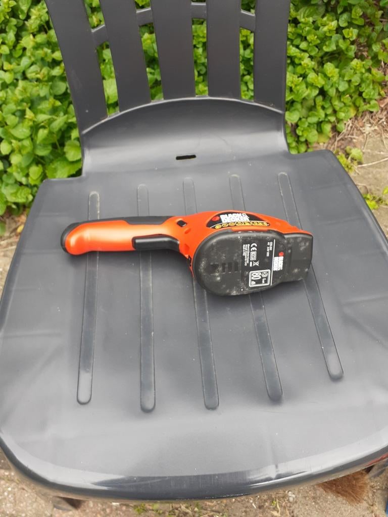 Buxus schaar met 3.6 V  accu Black enDecker, Ophalen