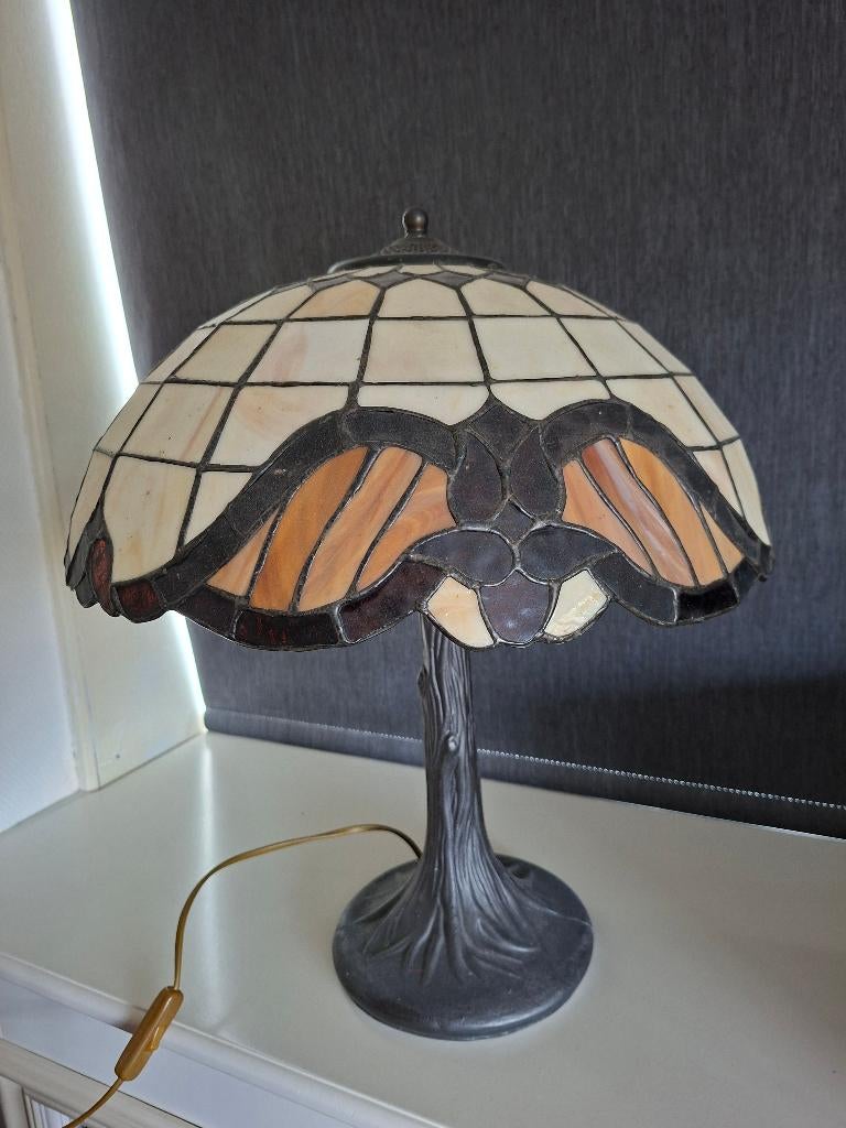 Mooie oude tiffany lamp - tafellamp, Huis en Inrichting, Lampen | Tafellampen, Ophalen, Gebruikt, Glas, Glas in lood