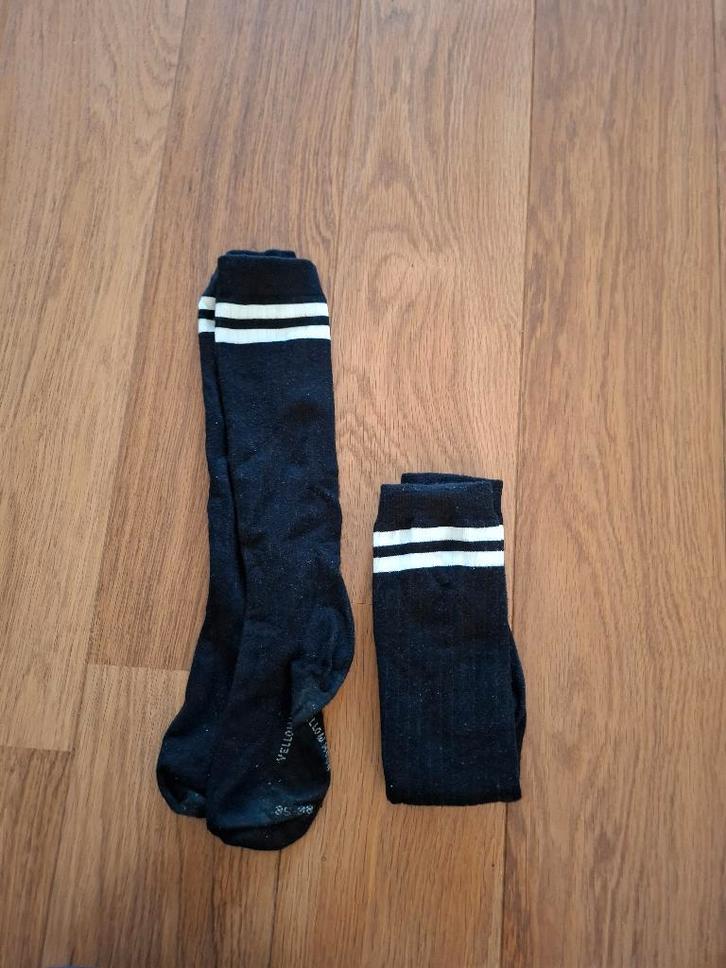 Zwarte kousen met witte rand van Yellow Moon. Maat 35-38., Kinderen en Baby's, Kinderkleding | Schoenen en Sokken, Gebruikt, Sokken