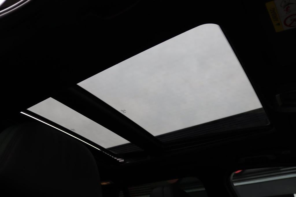 BMW X5 XDrive50i 7p M-Pakket PANO MEMORY ACC H&K LEDER XENON, Gebruikt, 7 stoelen, Zwart, Bedrijf