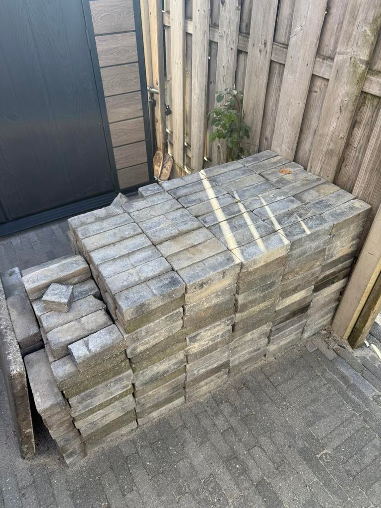GRATIS! ZSM OPHALEN ongeveer 6 m2, Tuin en Terras, Ophalen, Zo goed als nieuw, Beton, Klinkers