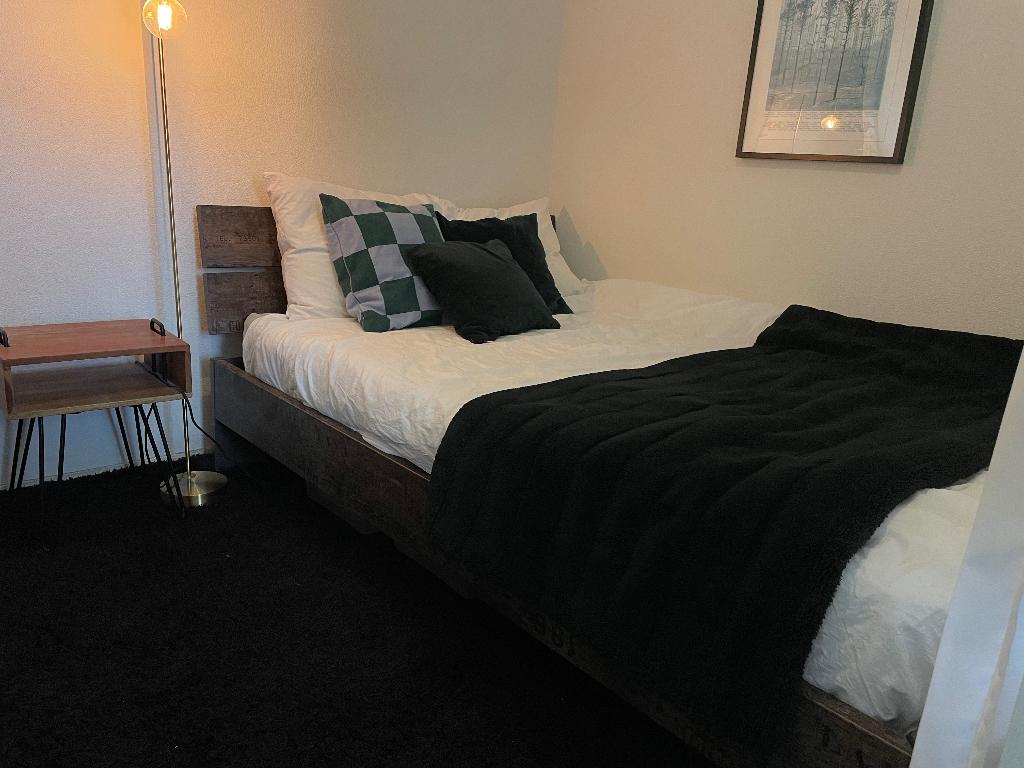 Industrieel hout look bed (incl lattenbodems), Ophalen, Bruin, Industrieel, steigerhout, Tweepersoons